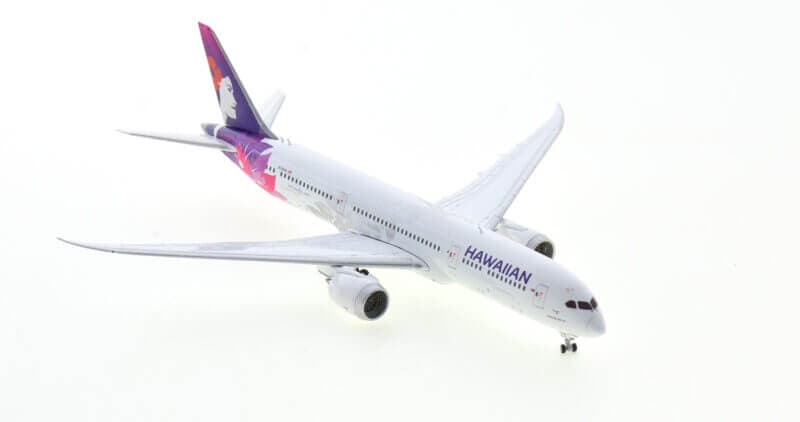 Front starboard side view of Gemini Jets GJHAL2339 - 1/400 scale diecast model of the Boeing 787-9 Dreamliner registration N781HA, named "Kapuahi", Hawaiian Airlines livery.